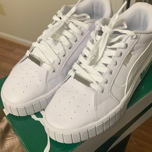 Size 8.5 Womens sneakers. Only wore 1 time